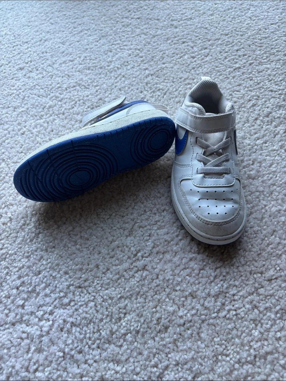 Nike White and Blue Kids Sneakers with Hook-and-Loop Strap